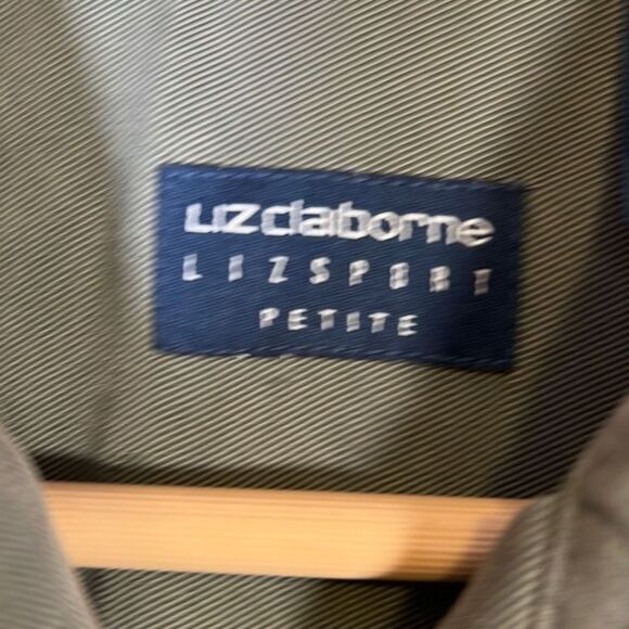 Liz Claiborne Button down shirt- Women petite Small - Picture 2 of 9